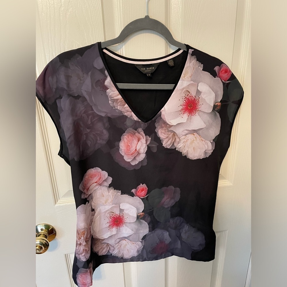 Ted Baker Stevia Chelsea V Neck Floral Tee